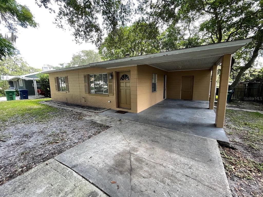 10303 CLIFF CIRCLE TAMPA, FL 33612