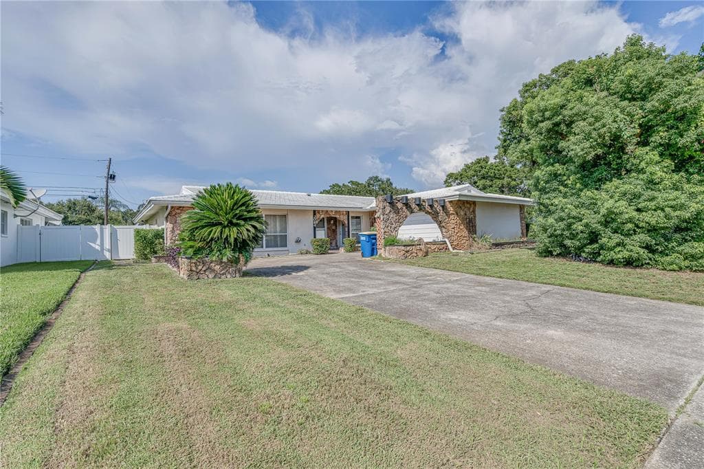 2084 ENVOY COURT CLEARWATER, FL 33764
