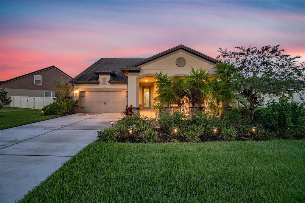 8223 OLIVE BROOK DRIVE WESLEY CHAPEL, FL 33545