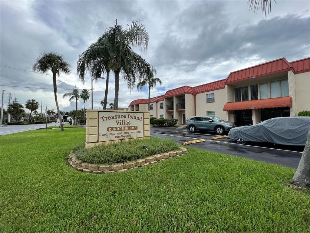 10365 PARADISE BOULEVARD UNIT 21 TREASURE ISLAND, FL 33706