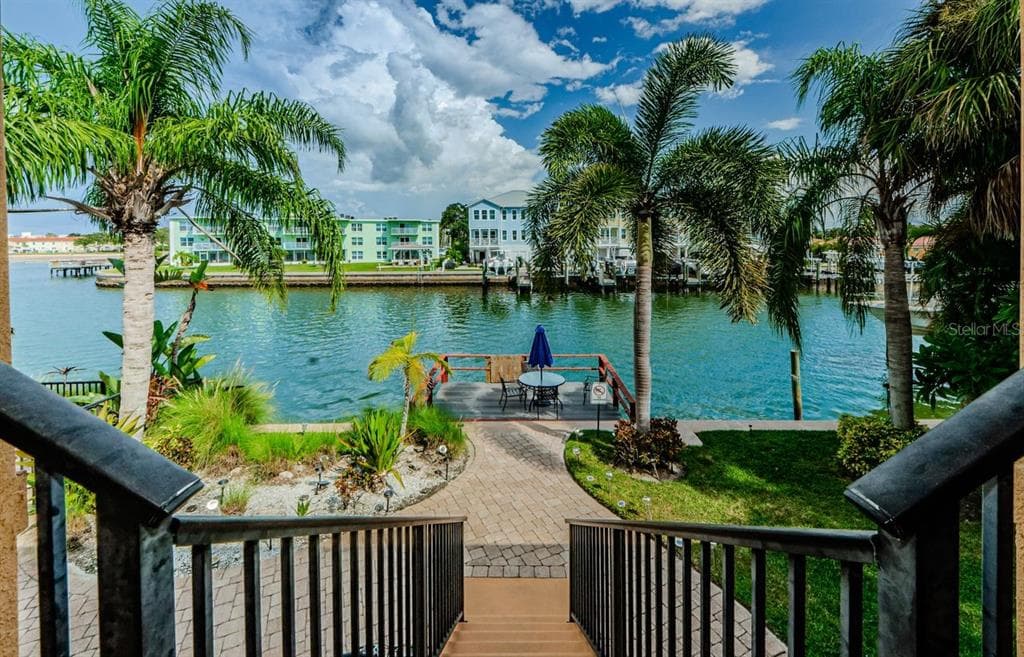 2679 ST. JOSEPH'S DRIVE E UNIT D DUNEDIN, FL 34698