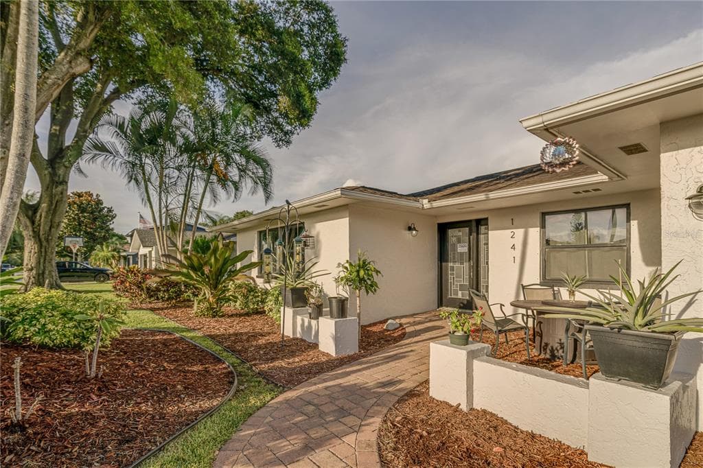 1241 STONY BROOK LANE DUNEDIN, FL 34698