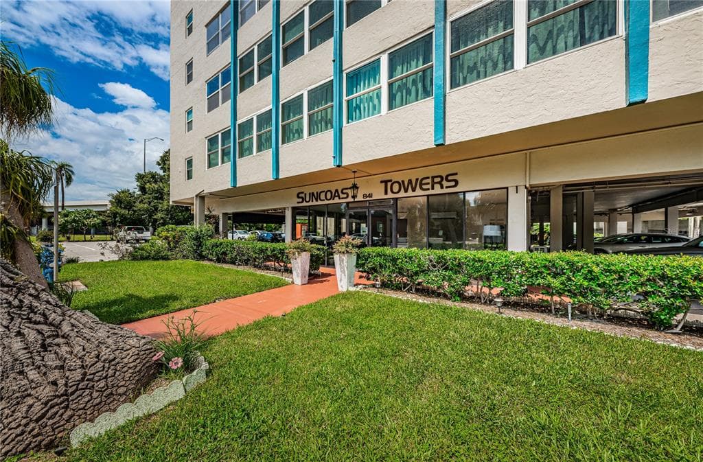841 4TH AVENUE N UNIT 27 ST PETERSBURG, FL 33701