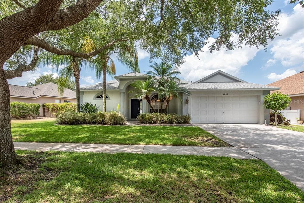 5903 FALCONPARK COURT LITHIA, FL 33547