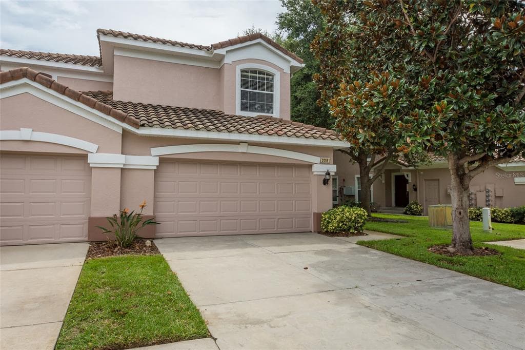 2059 CARRIAGE LANE UNIT 204