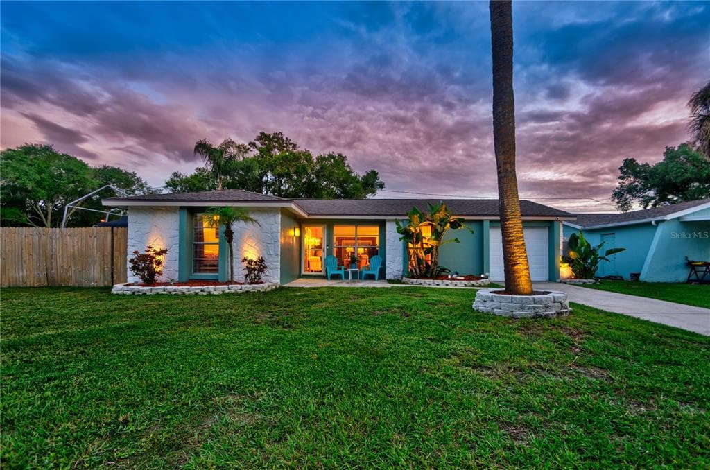 11922 N VALENCIA COURT SEMINOLE, FL 33772