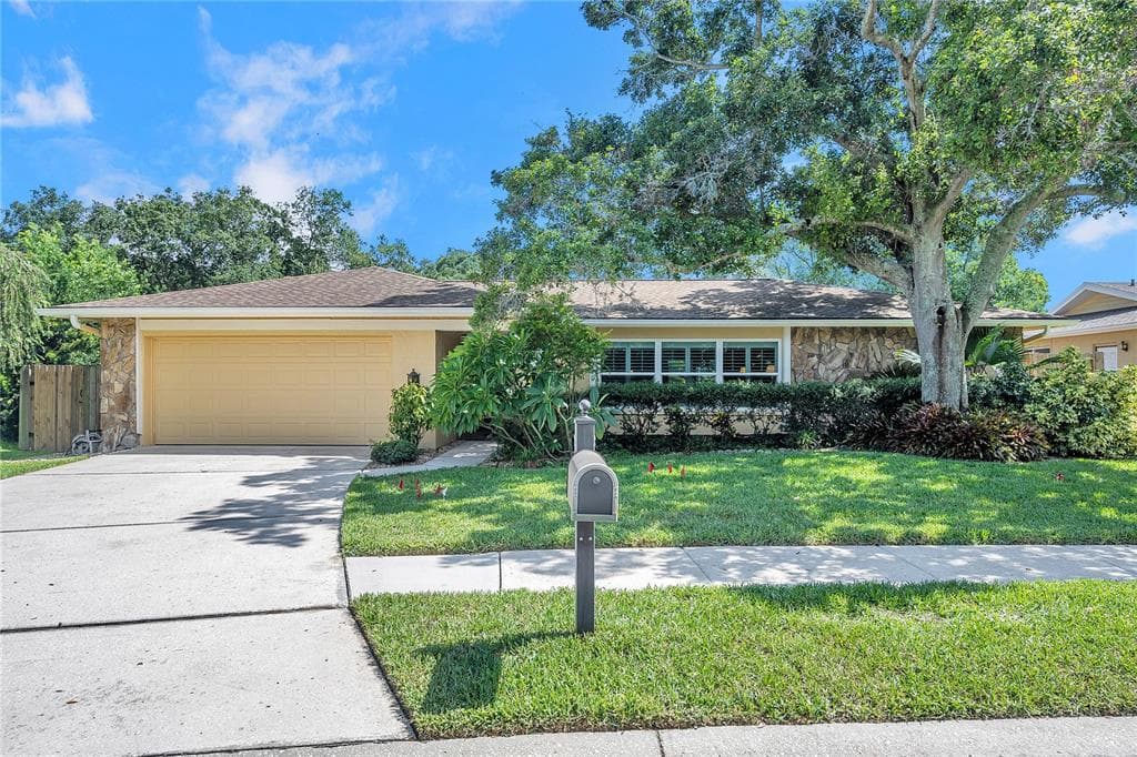 39 TURNSTONE DRIVE SAFETY HARBOR, FL 34695