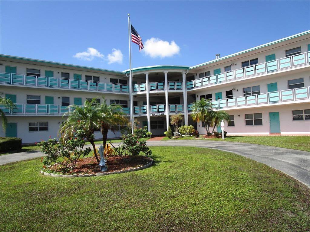 1950 59TH AVENUE N UNIT 316 ST PETERSBURG, FL 33714