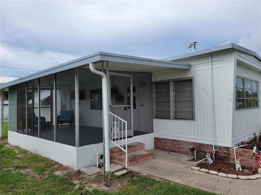 4044 REGGIE DRIVE HOLIDAY, FL 34691