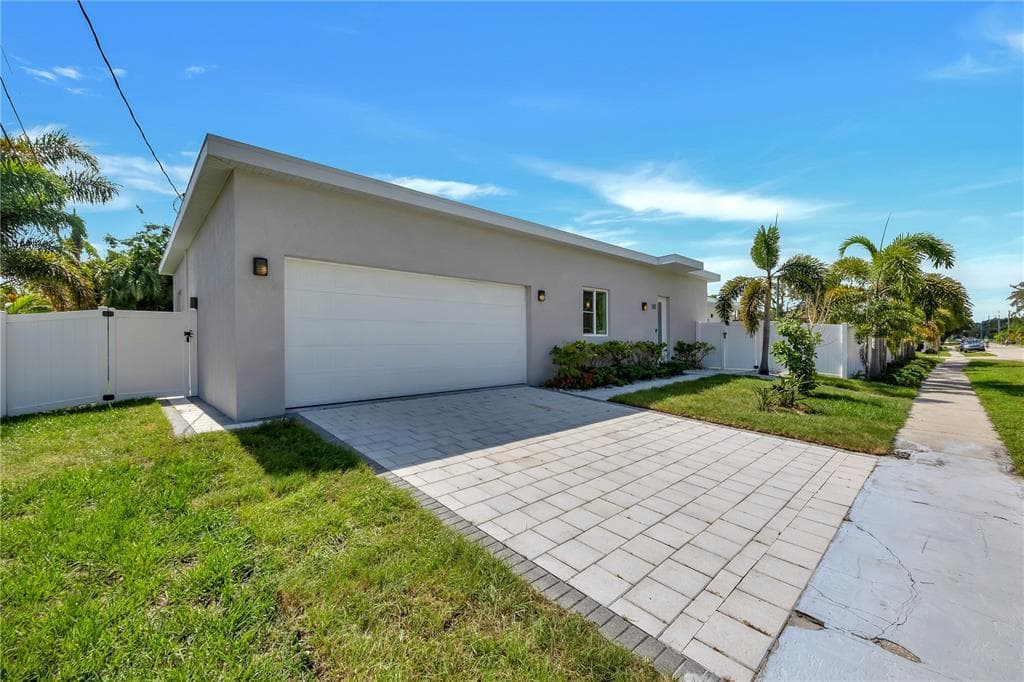 4524 RIVERWOOD AVENUE SARASOTA, FL 34231