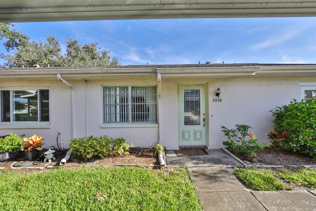 2228 GREENHAVEN DRIVE SUN CITY CENTER, FL 33573