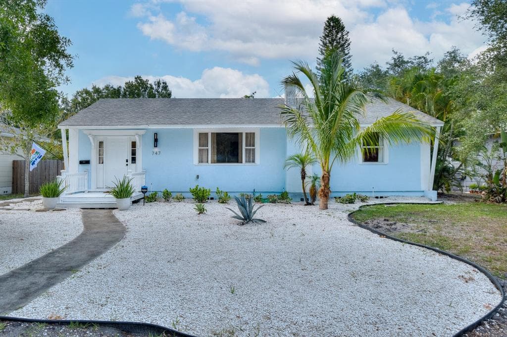 747 39TH AVENUE NE ST PETERSBURG, FL 33703