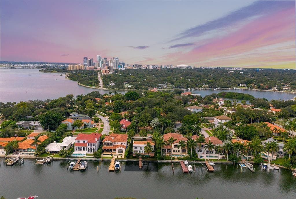 809 BRIGHTWATERS BOULEVARD NE ST PETERSBURG, FL 33704