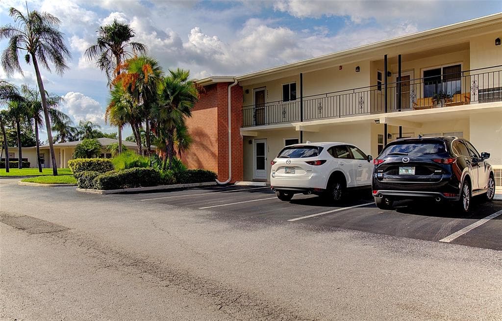 4540 OVERLOOK DR NE UNIT 245 ST PETERSBURG, FL 33703