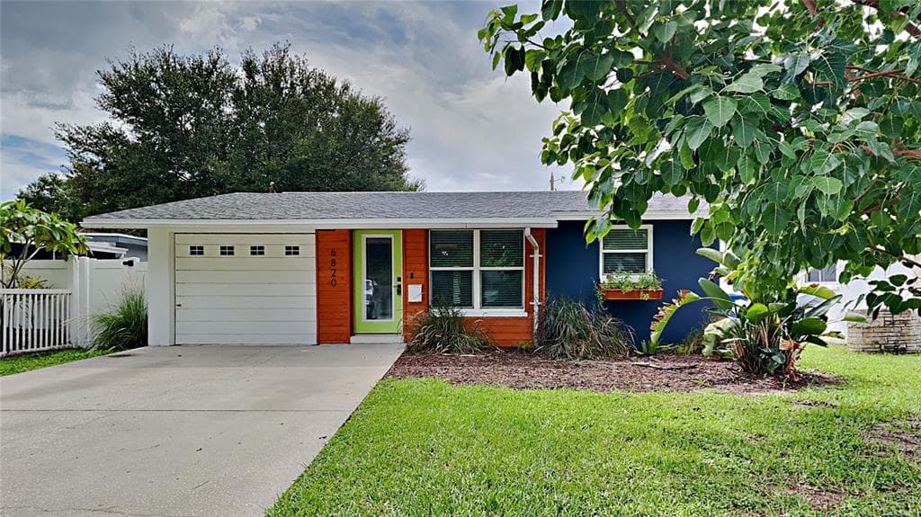6820 LIVINGSTON AVENUE N ST PETERSBURG, FL 33702