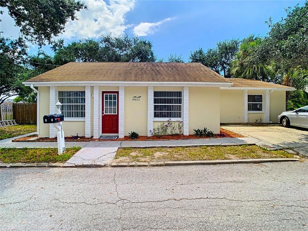 10622 LAKE DRIVE SEMINOLE, FL 33772
