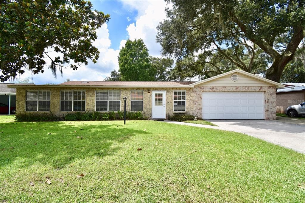 1004 SHANGRI LA DRIVE SEFFNER, FL 33584