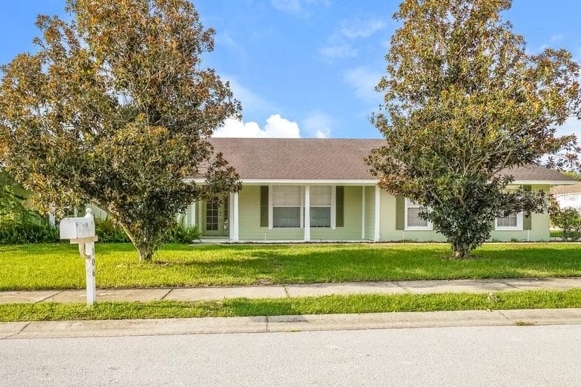 106 BRIGHTON CIRCLE AUBURNDALE, FL 33823
