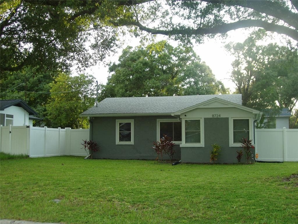 8724 N CALDER PLACE TAMPA, FL 33604