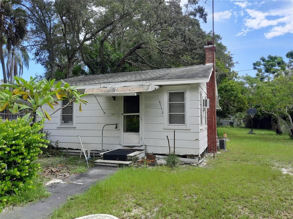 1766 NEWARK STREET S ST PETERSBURG, FL 33711