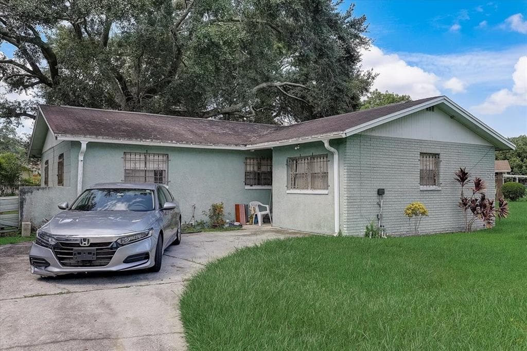 4439 E TARPON DRIVE TAMPA, FL 33617
