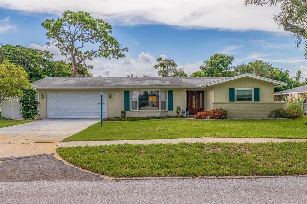 1003 ESTREMADURA DRIVE BRADENTON, FL 34209