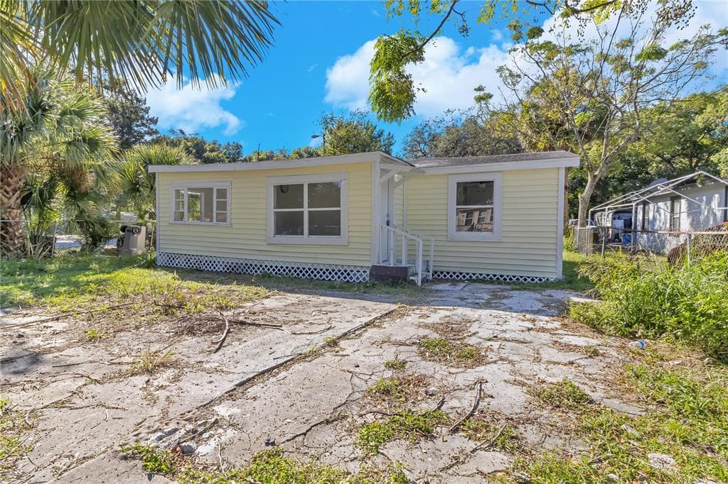 250 W 7TH STREET APOPKA, FL 32703
