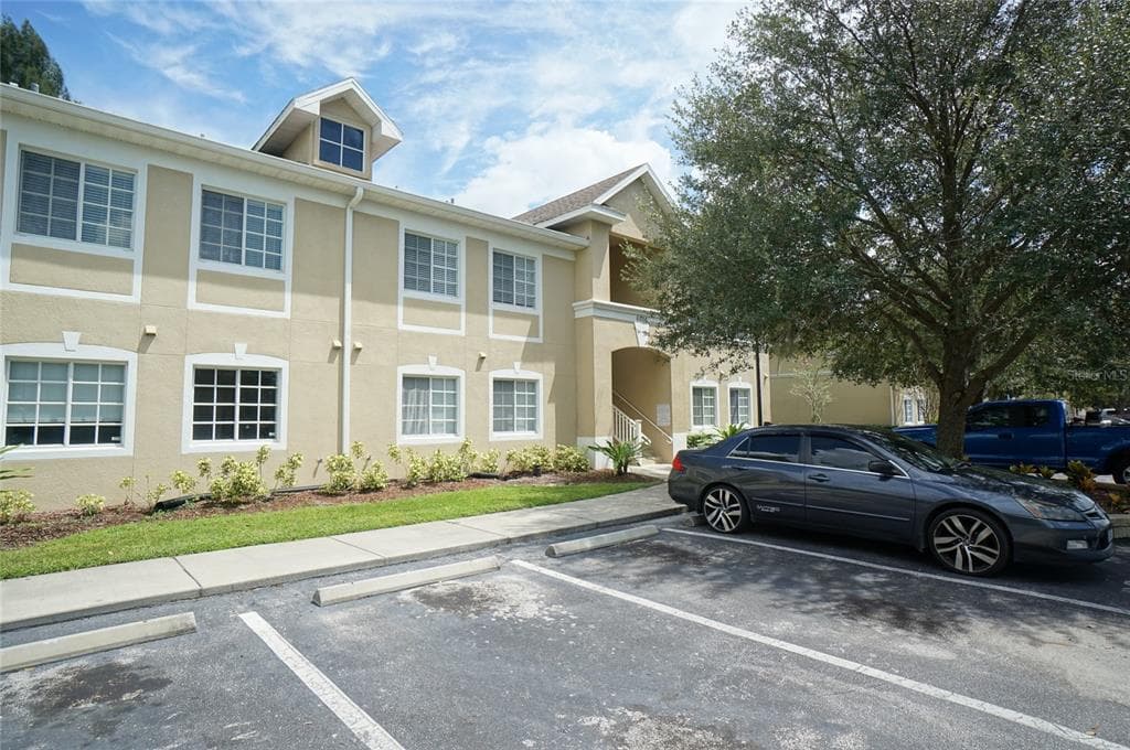 6006 PORTSDALE PLACE UNIT 201 RIVERVIEW, FL 33578