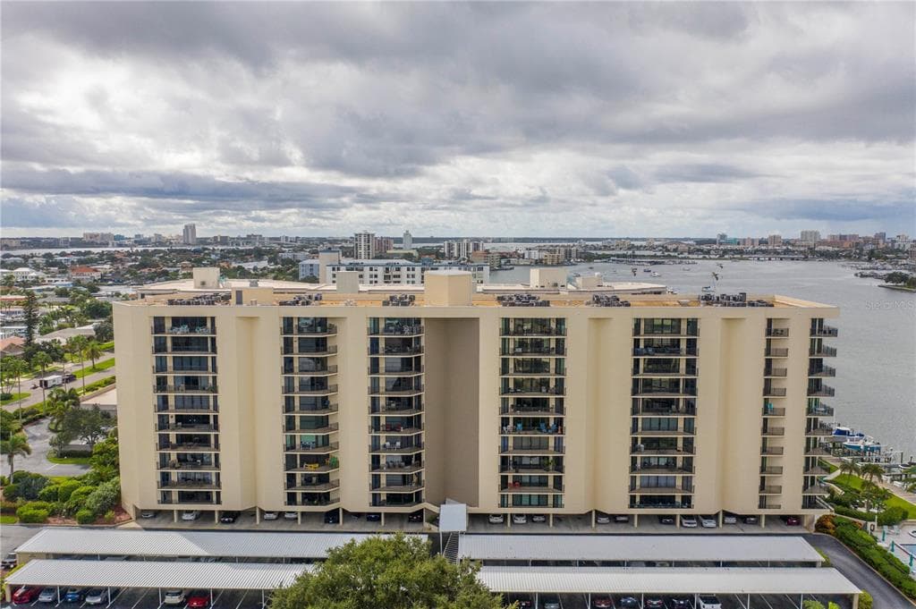 690 ISLAND WAY UNIT 208 CLEARWATER, FL 33767