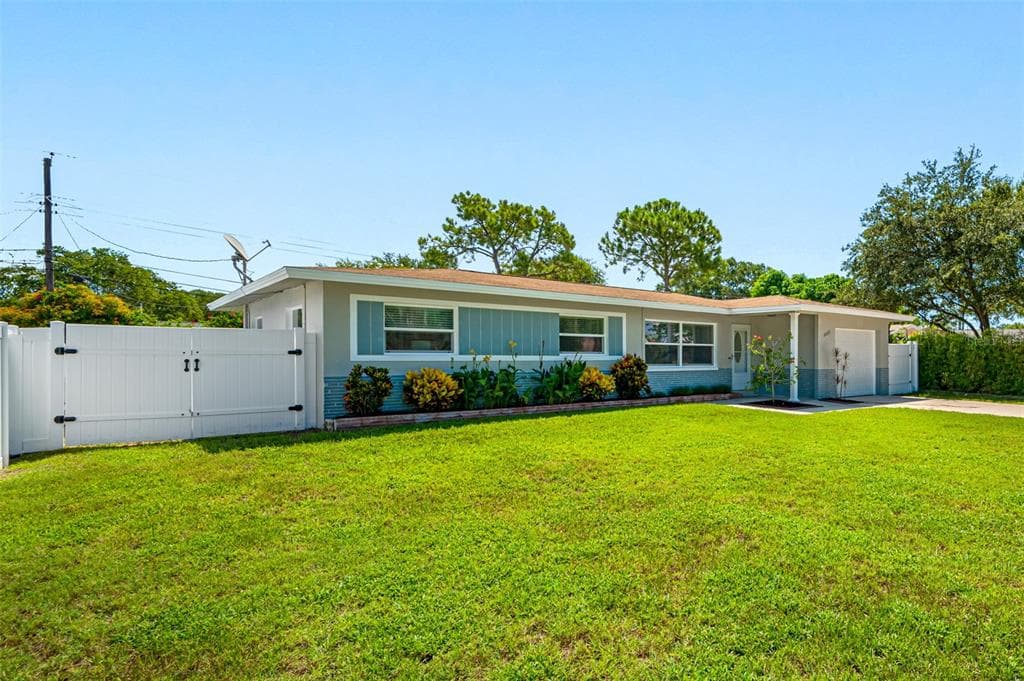 10093 SANTIAGO COURT SEMINOLE, FL 33776