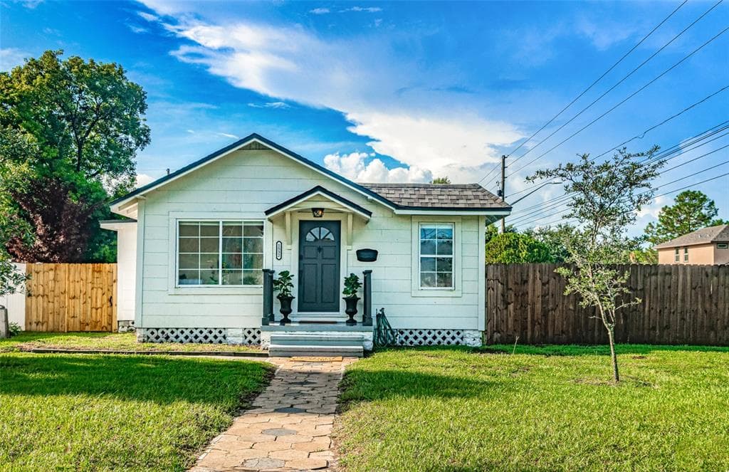 1532 27TH AVENUE N ST PETERSBURG, FL 33704