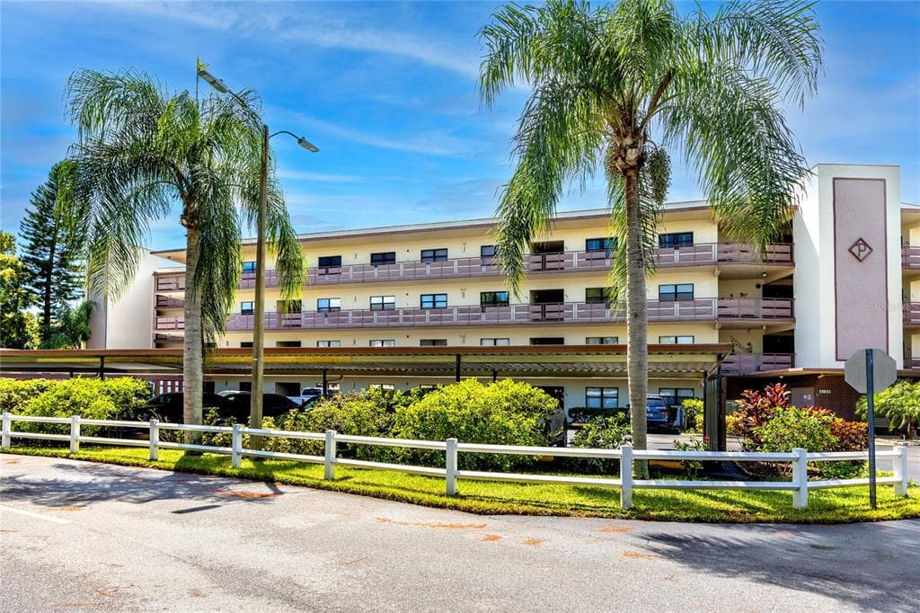 6188 80TH STREET N UNIT 406 ST PETERSBURG, FL 33709