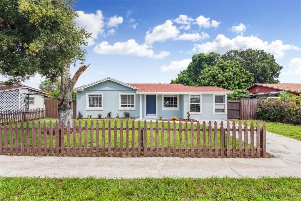 4819 PLANTATION DRIVE TAMPA, FL 33615