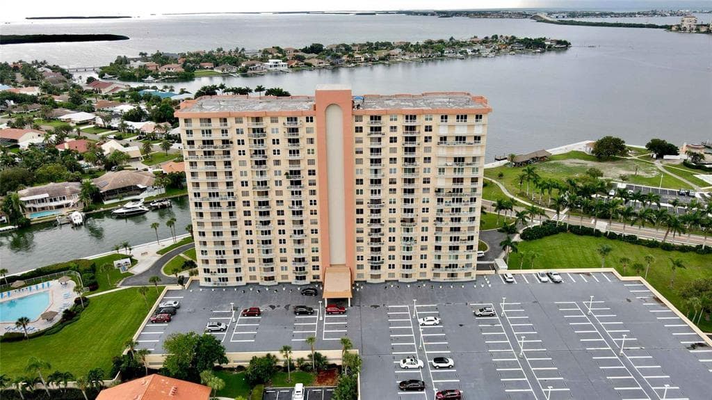 4900 BRITTANY DRIVE S UNIT 809 ST PETERSBURG, FL 33715