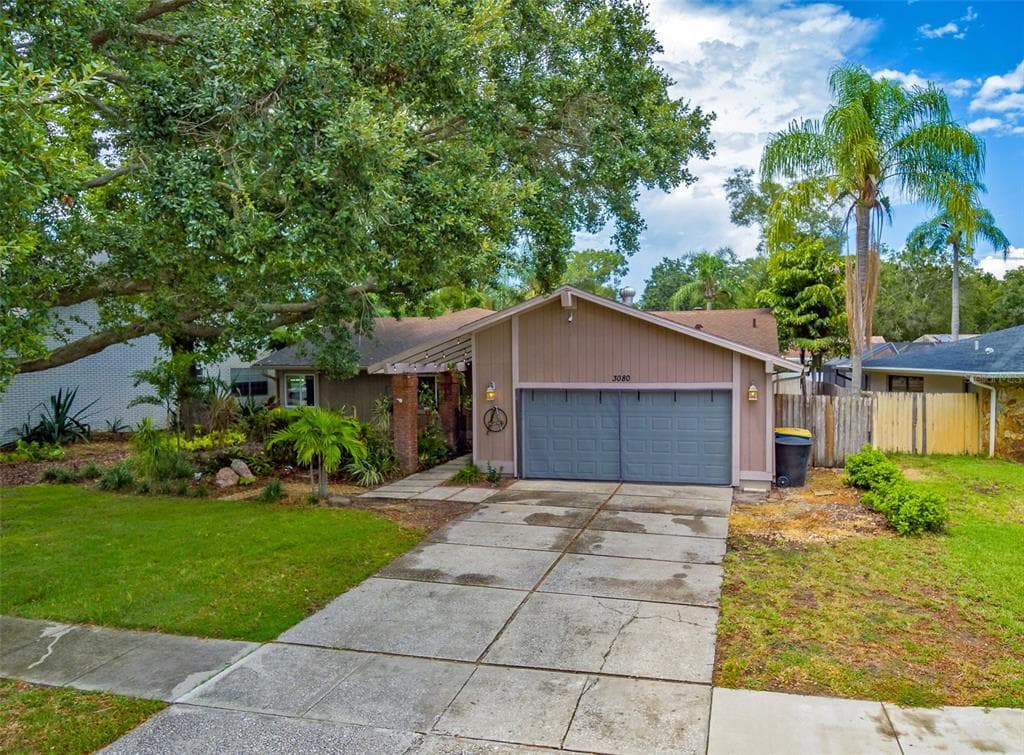 3080 DIAMOND HEAD DRIVE E