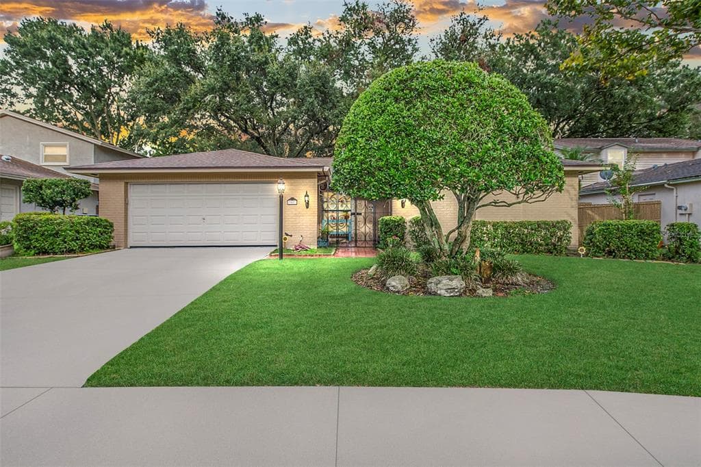 7027 OAKVIEW CIRCLE TAMPA, FL 33634