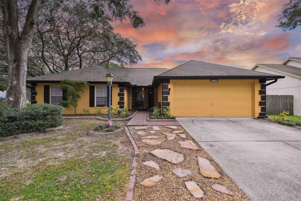902 LAKEMONT HILLS BOULEVARD BRANDON, FL 33510