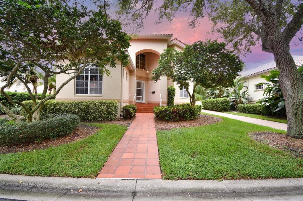 4960 SANDPIPER LANE S ST PETERSBURG, FL 33711