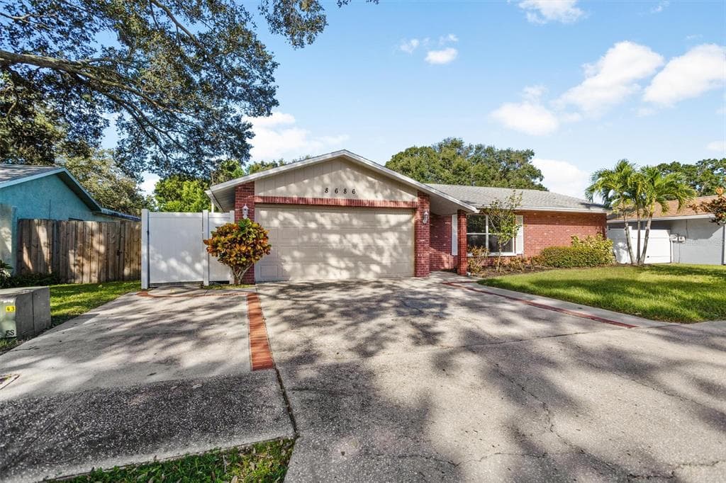 8686 124TH WAY SEMINOLE, FL 33772