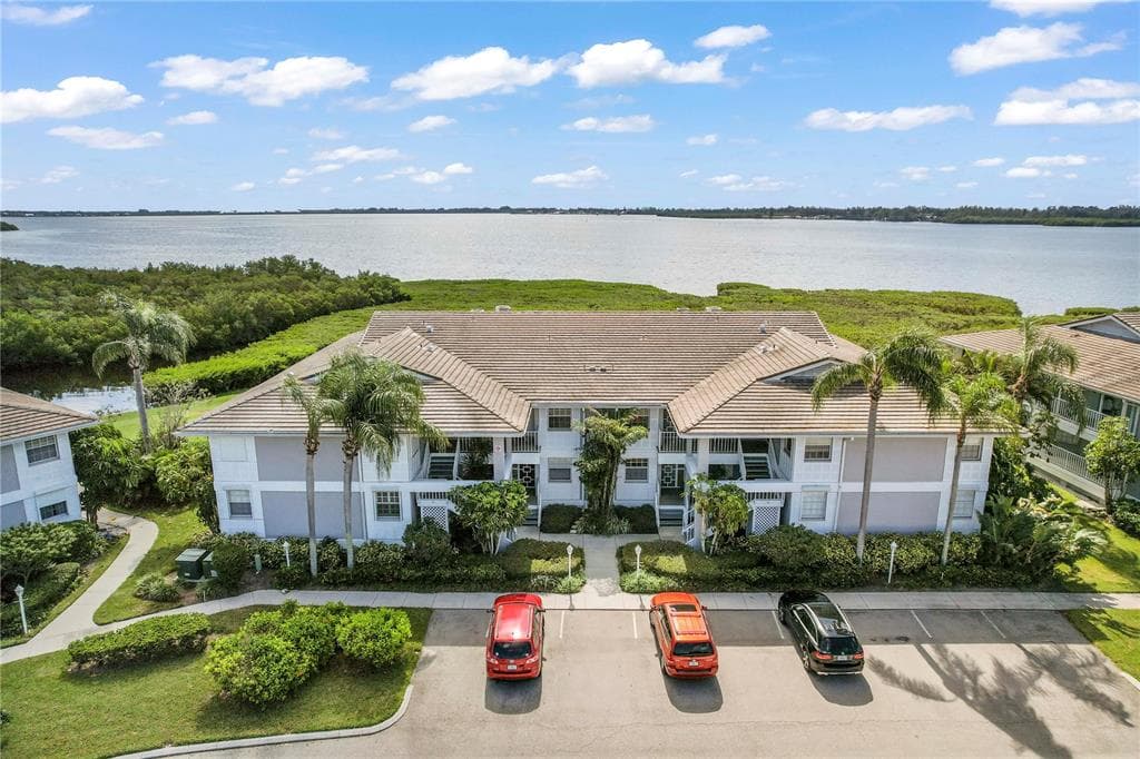 1125 EDGEWATER CIRCLE BRADENTON, FL 34209