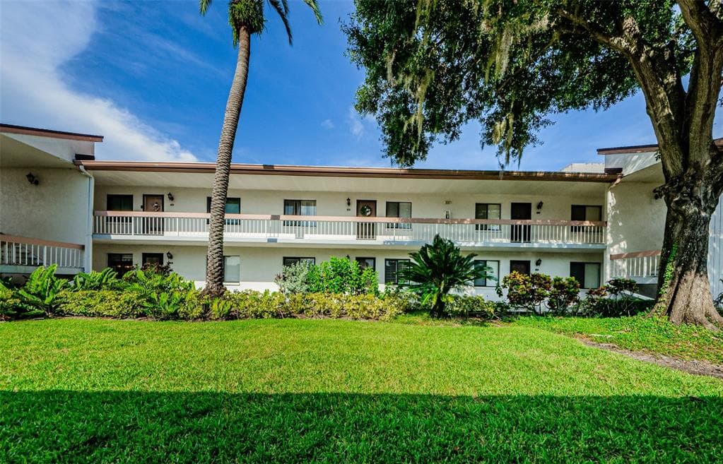121 LAKEVIEW WAY UNIT 37 OLDSMAR, FL 34677