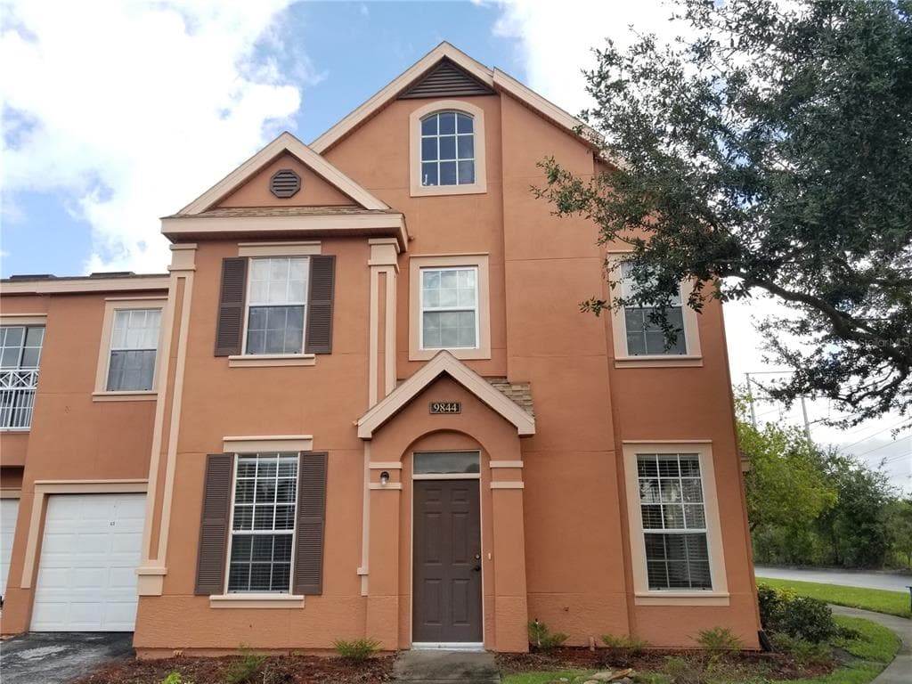9844 LAKE CHASE ISLAND WAY UNIT 9844 TAMPA, FL 33626