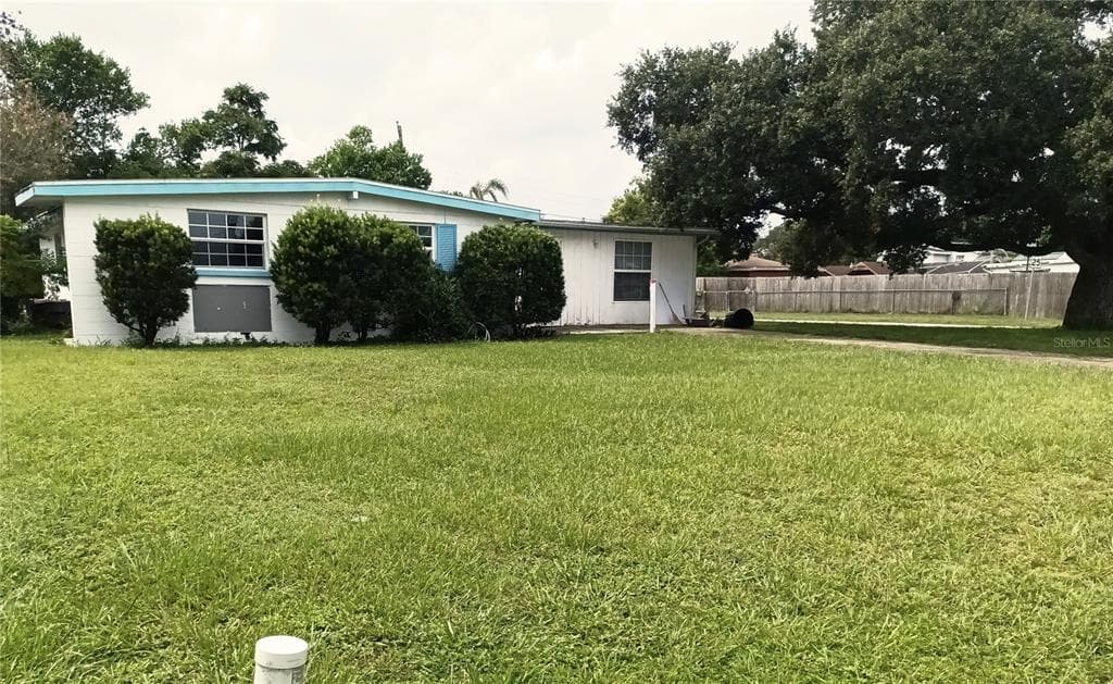 2425 CORAL WAY LAKELAND, FL 33801
