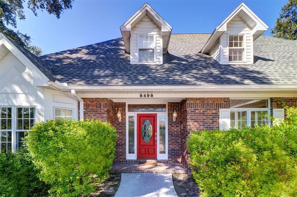 8498 TALLAHASSEE DRIVE NE ST PETERSBURG, FL 33702