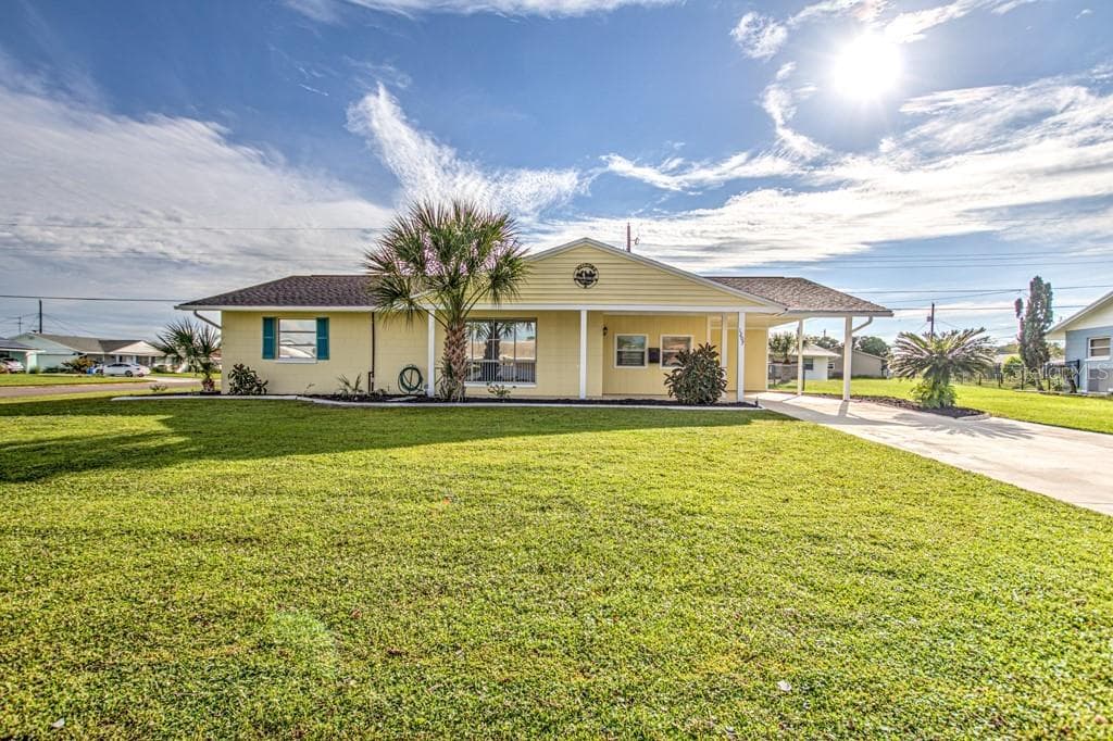 1207 DESERT HILLS DRIVE SUN CITY CENTER, FL 33573