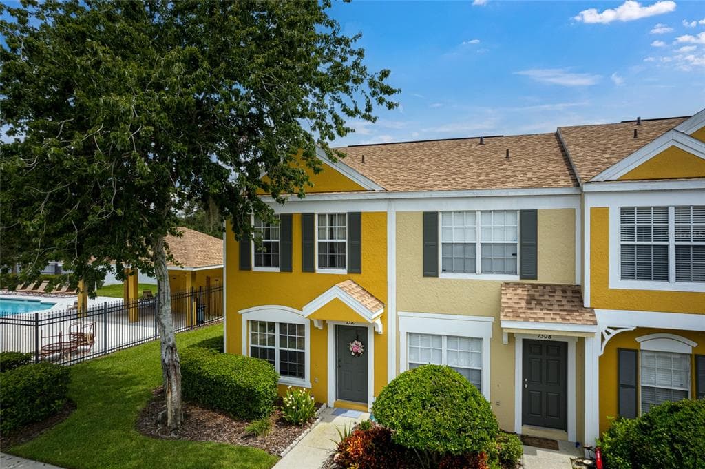1310 COSTA MESA DRIVE WESLEY CHAPEL, FL 33543