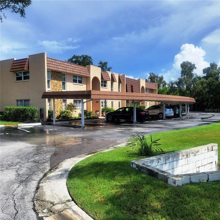 204 ASPEN CIRCLE UNIT 204 SEMINOLE, FL 33777