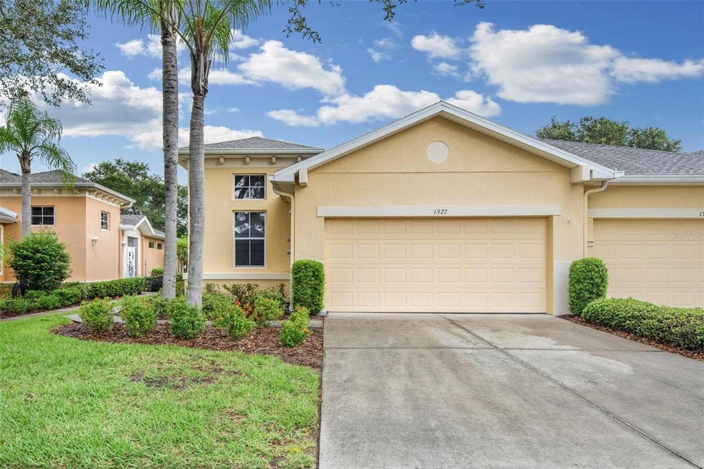 1927 SIFIELD GREENS WAY UNIT 64 SUN CITY CENTER, FL 33573
