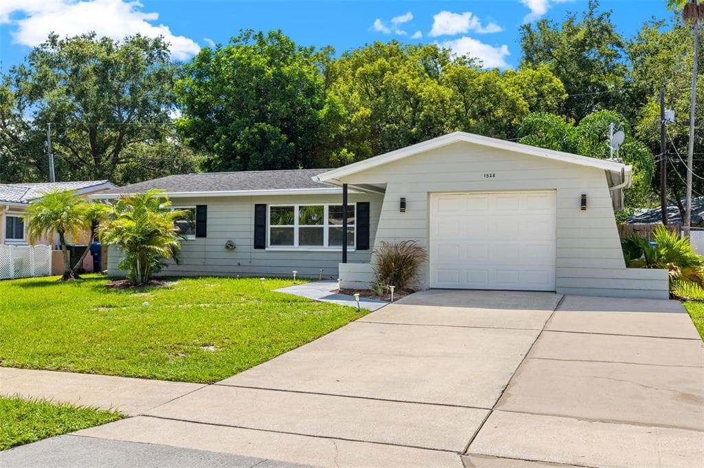 1528 SIMMONS DRIVE CLEARWATER, FL 33756