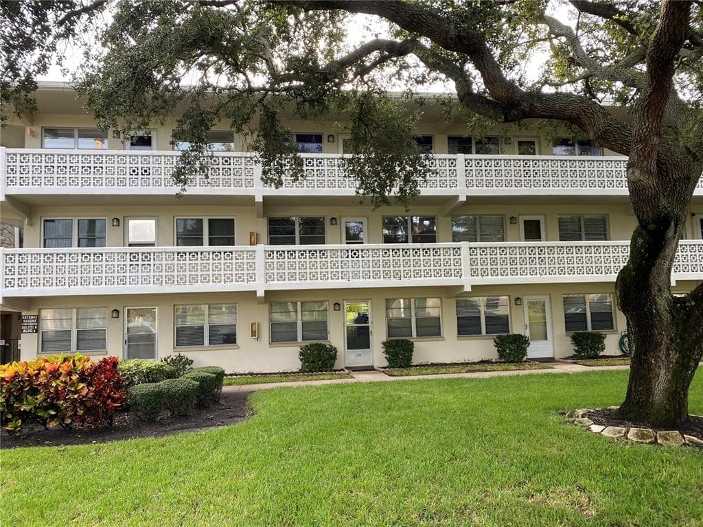 8101 11TH STREET N UNIT 122 ST PETERSBURG, FL 33702